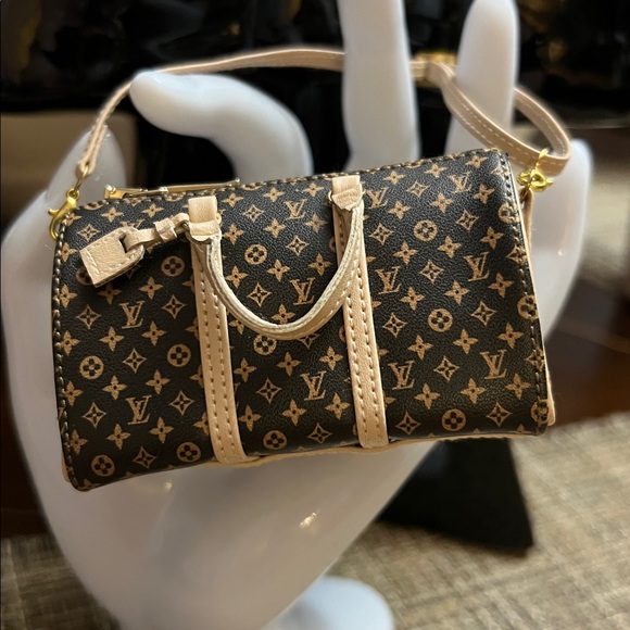 Chic Inspired Designer Mini Duffle Bag - Picture 3 of 5